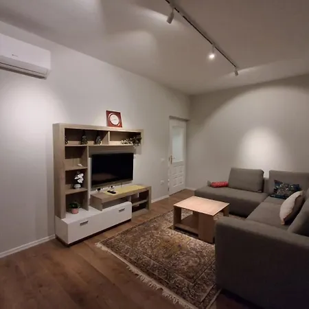 Ar דירה טיראנה